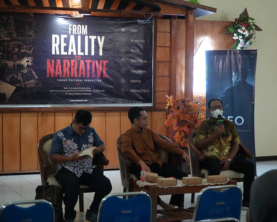 Bedah Buku Banteng Terakhir Kasultanan Yogyakarta Panel discussion at an event with three men seated on stage, banner reading 'From Reality to Narrative' behind them.